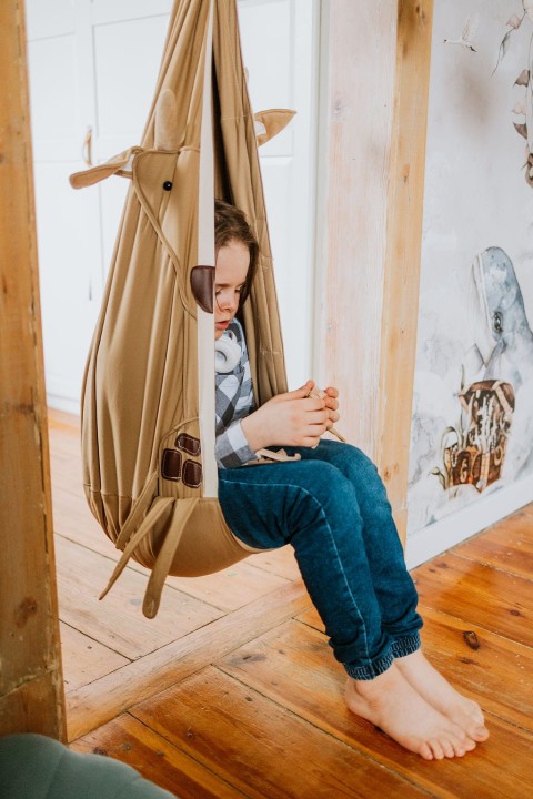 wyjątkowy kokon huśtawka dla dziecka żyrafa