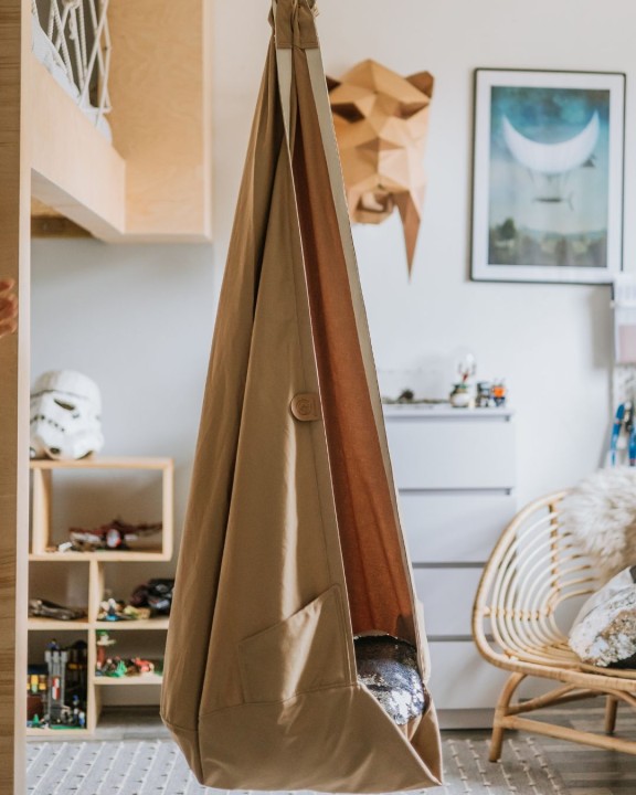huśtawka kokon do pokoju dziecka beżowy