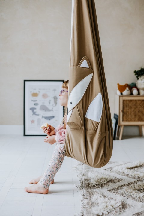 terapia integracji sensorycznej w domu,  kokon huśtawka Lisek