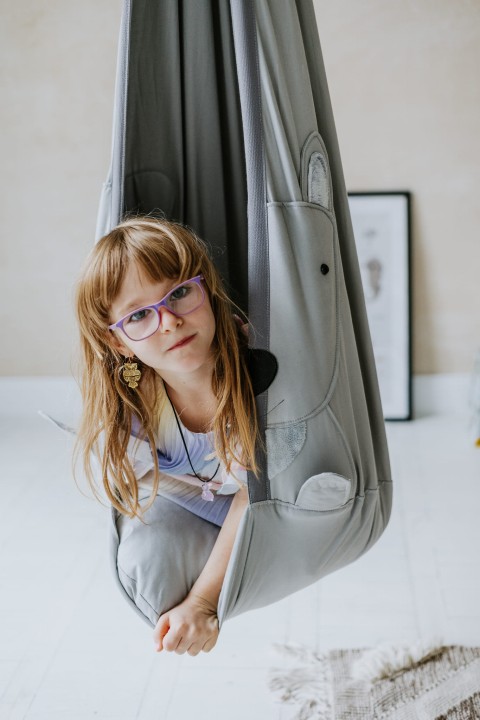 kokon huśtawka sensoryczna do pokoju dziecka piesek