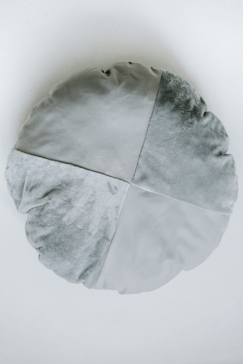 poduszka do kokonów jasno szara bez cekinów