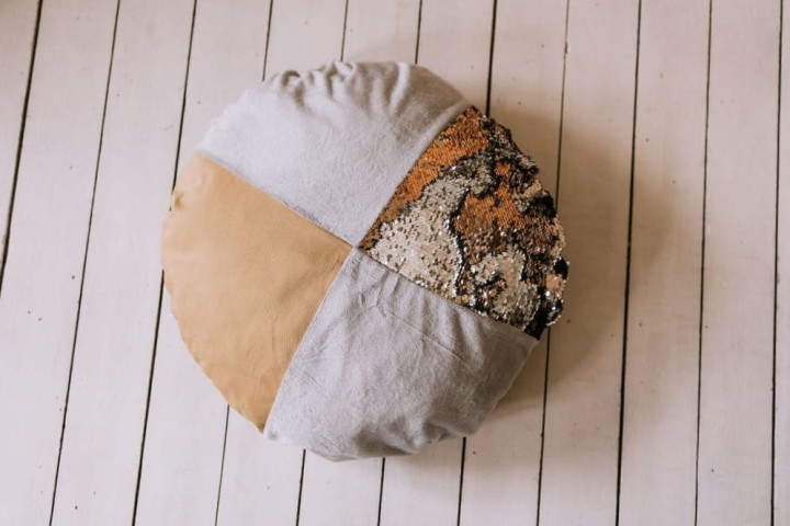 poduszka z cekinami beżowa